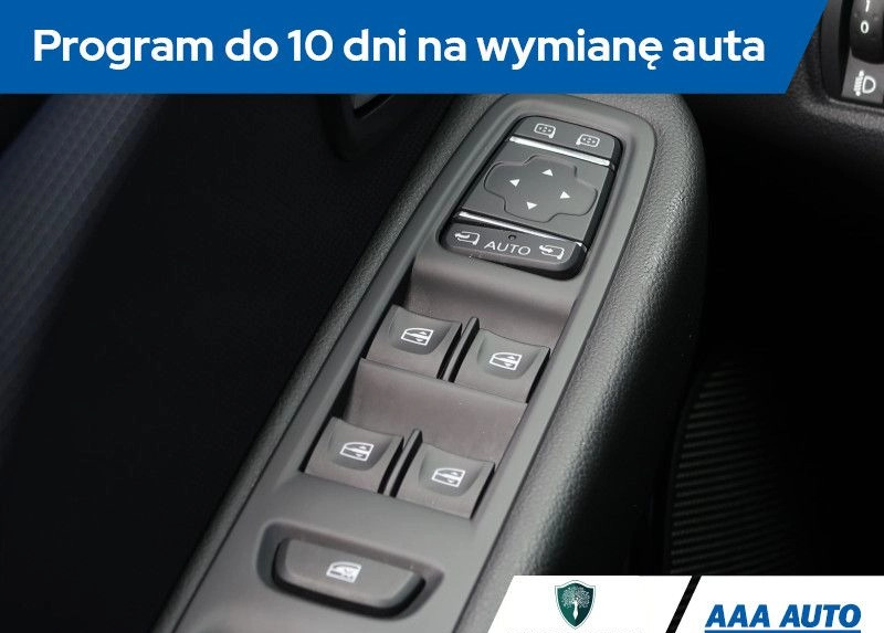 Renault Clio cena 45000 przebieg: 39667, rok produkcji 2017 z Łęczna małe 301